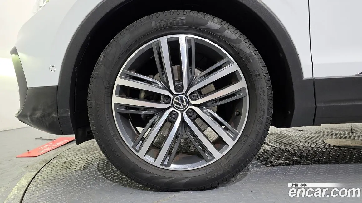 Volkswagen Tiguan — фото 9