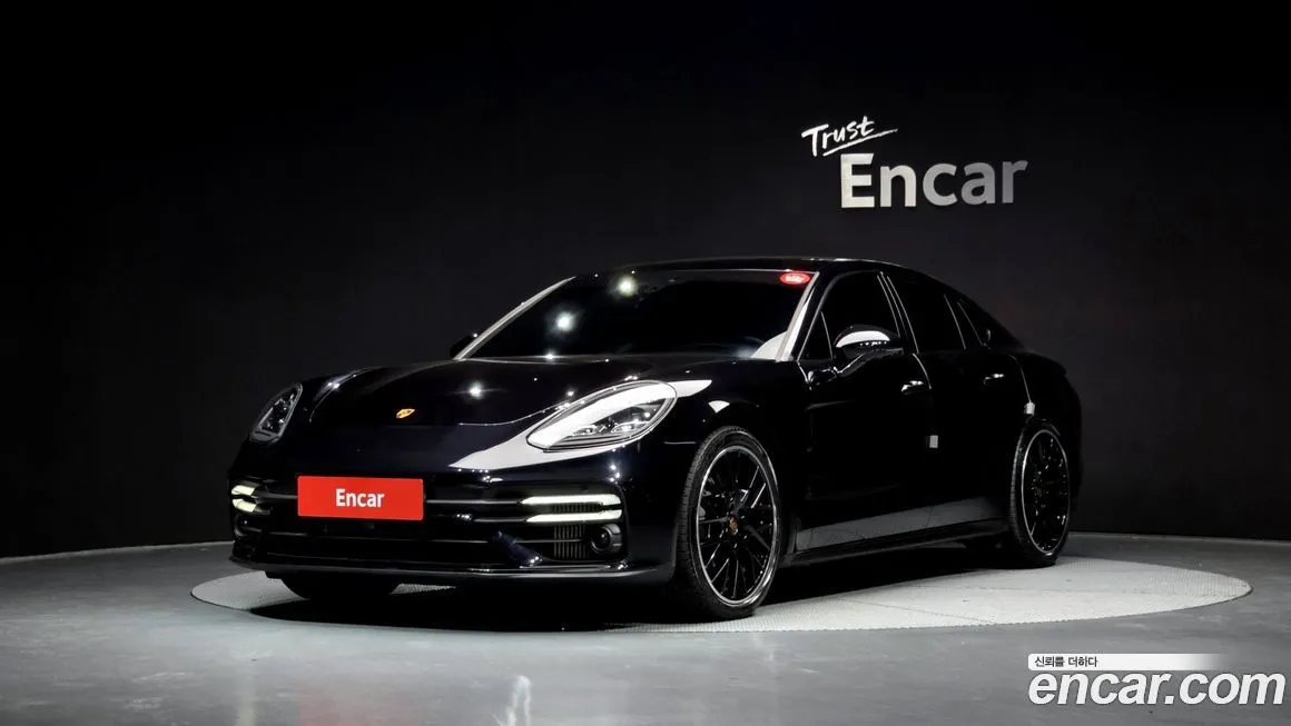 Porsche Panamera — фото 1