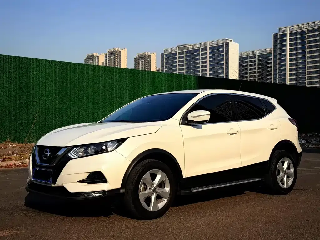 Nissan Qashqai — фото 1