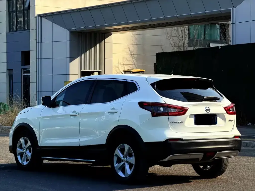 Nissan Qashqai — фото 5