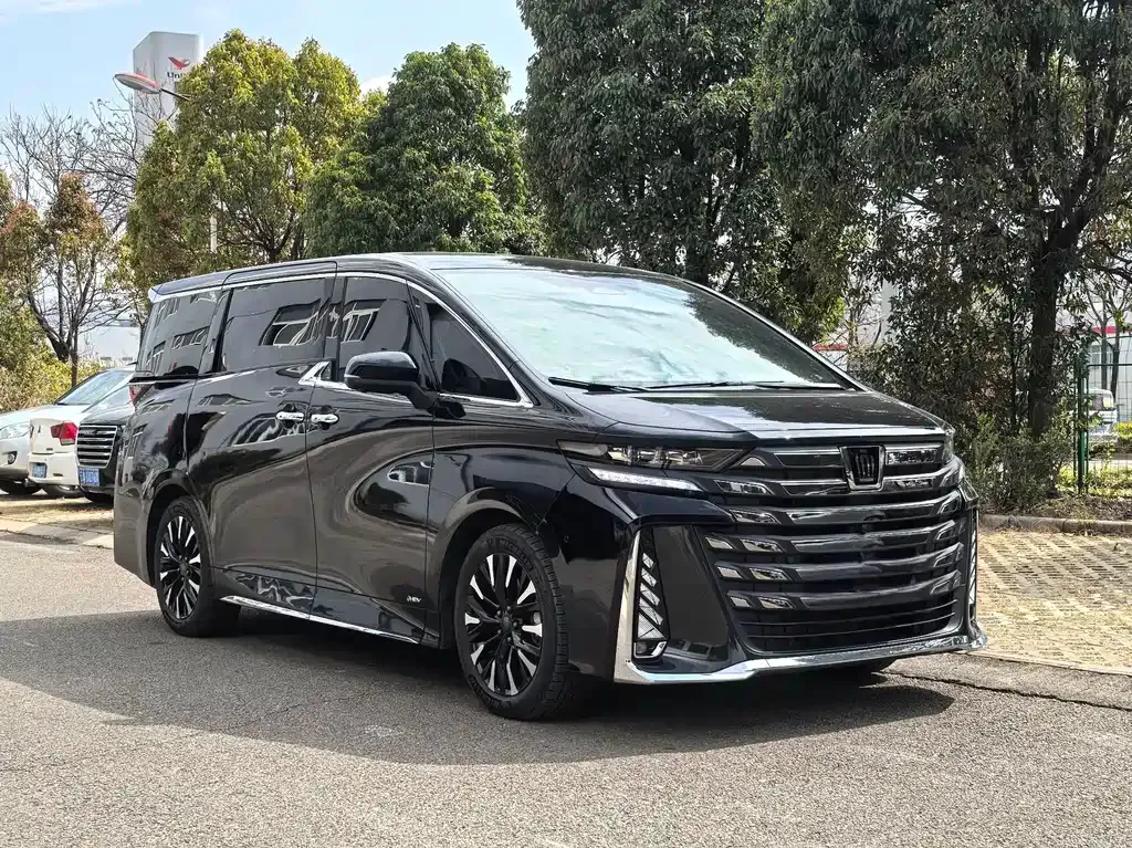 Toyota Vellfire — фото 1