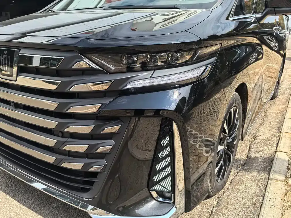 Toyota Vellfire — фото 10
