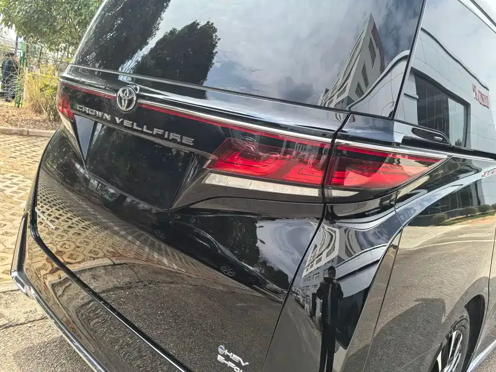 Toyota Vellfire — фото 8