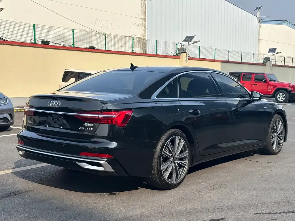 Audi A6L — фото 2