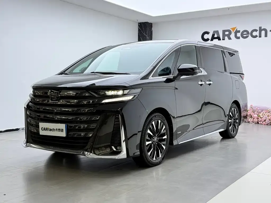 Toyota Vellfire — фото 1
