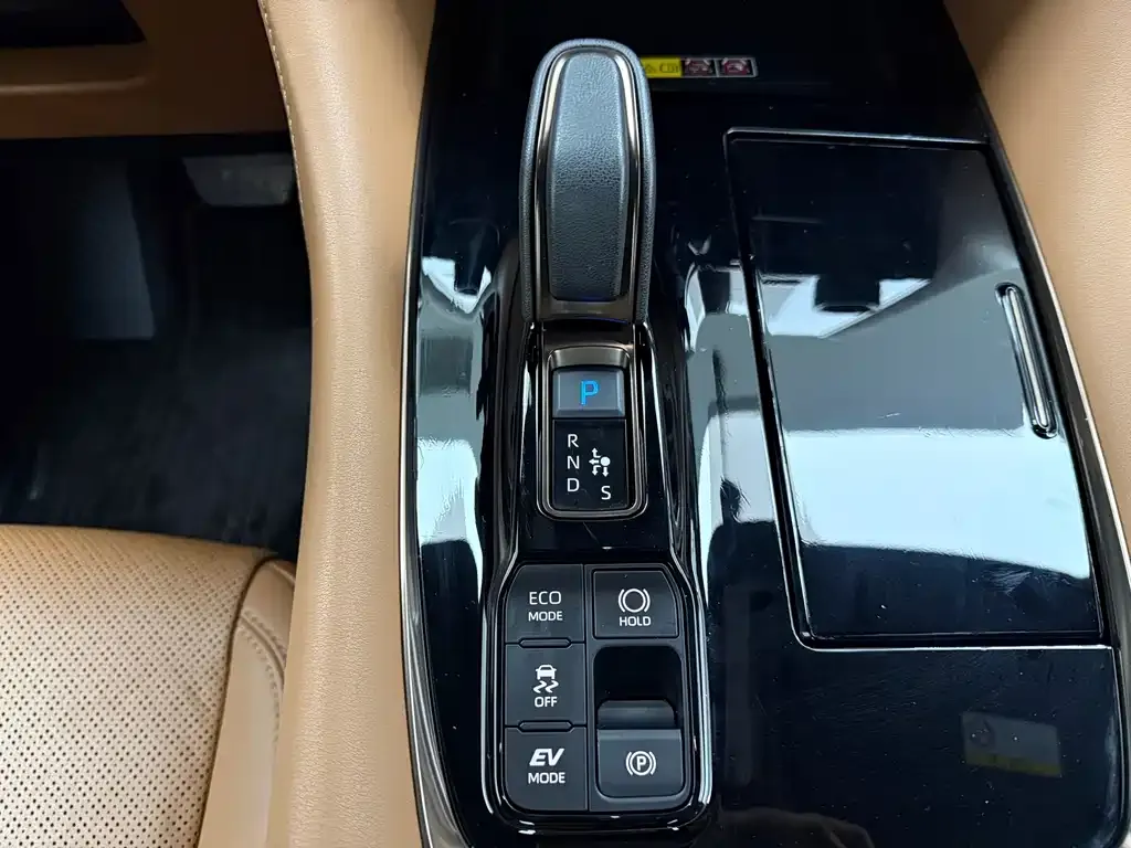 Toyota Vellfire — фото 10