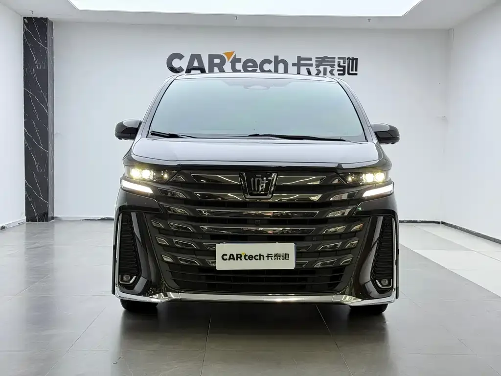 Toyota Vellfire — фото 2