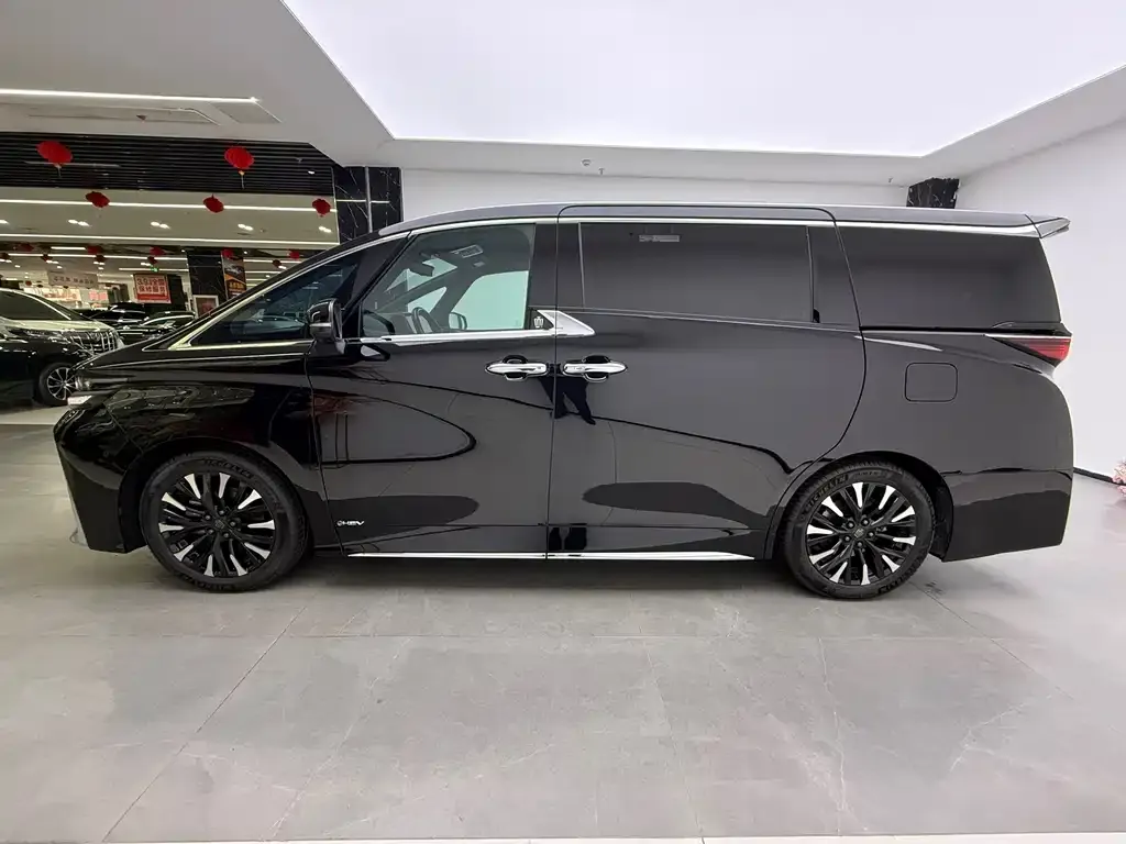 Toyota Vellfire — фото 4