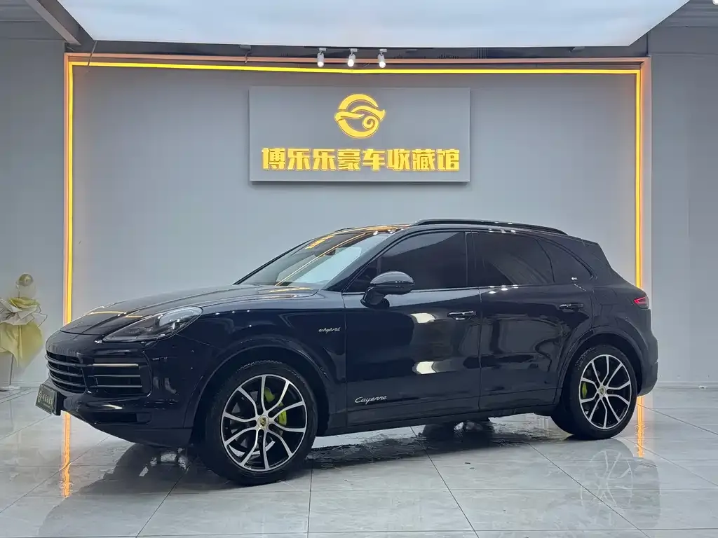 Porsche Cayenne Hybrid — фото 1
