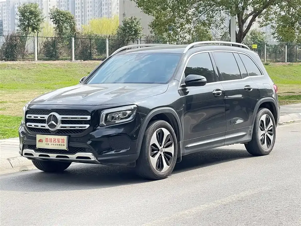 Mercedes-Benz GLB — фото 1