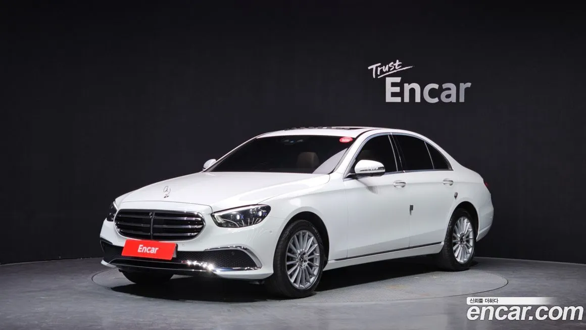 Mercedes-Benz E-Class — фото 1