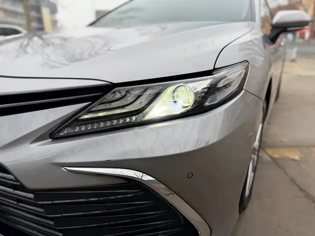 Toyota Camry — фото 8