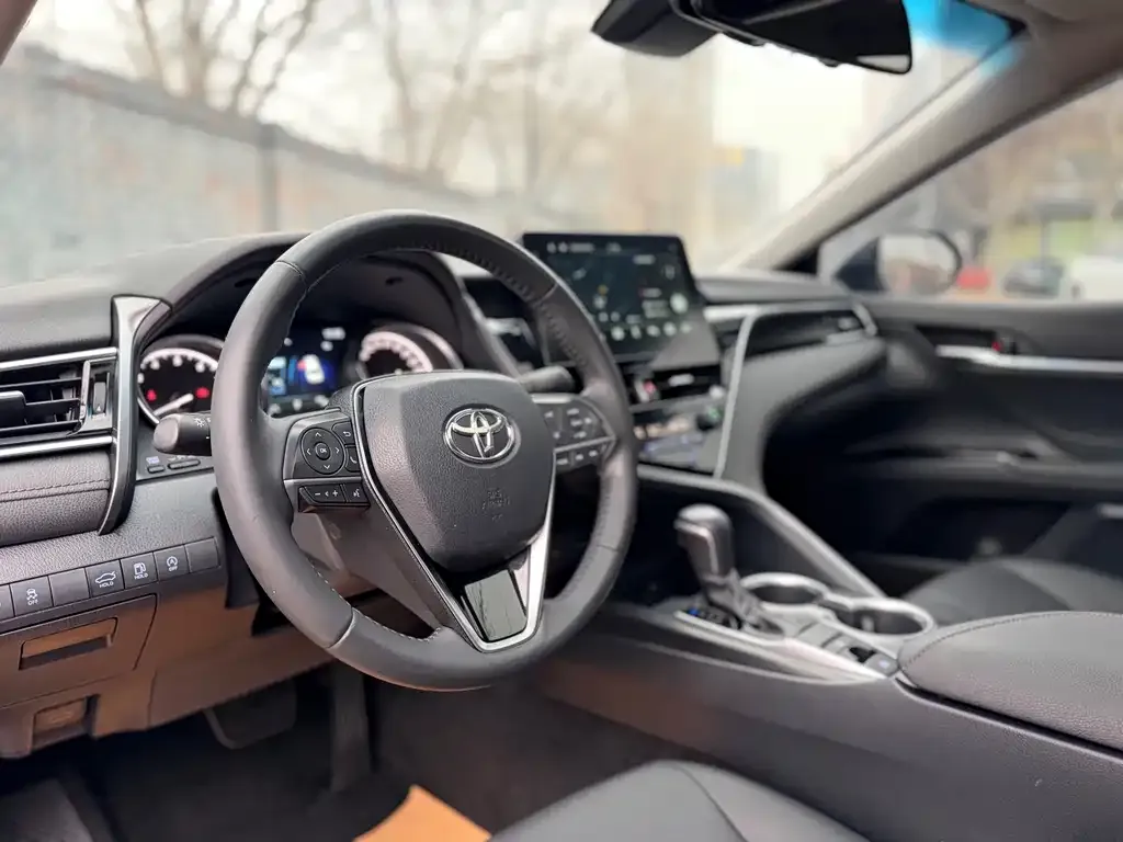 Toyota Camry — фото 4