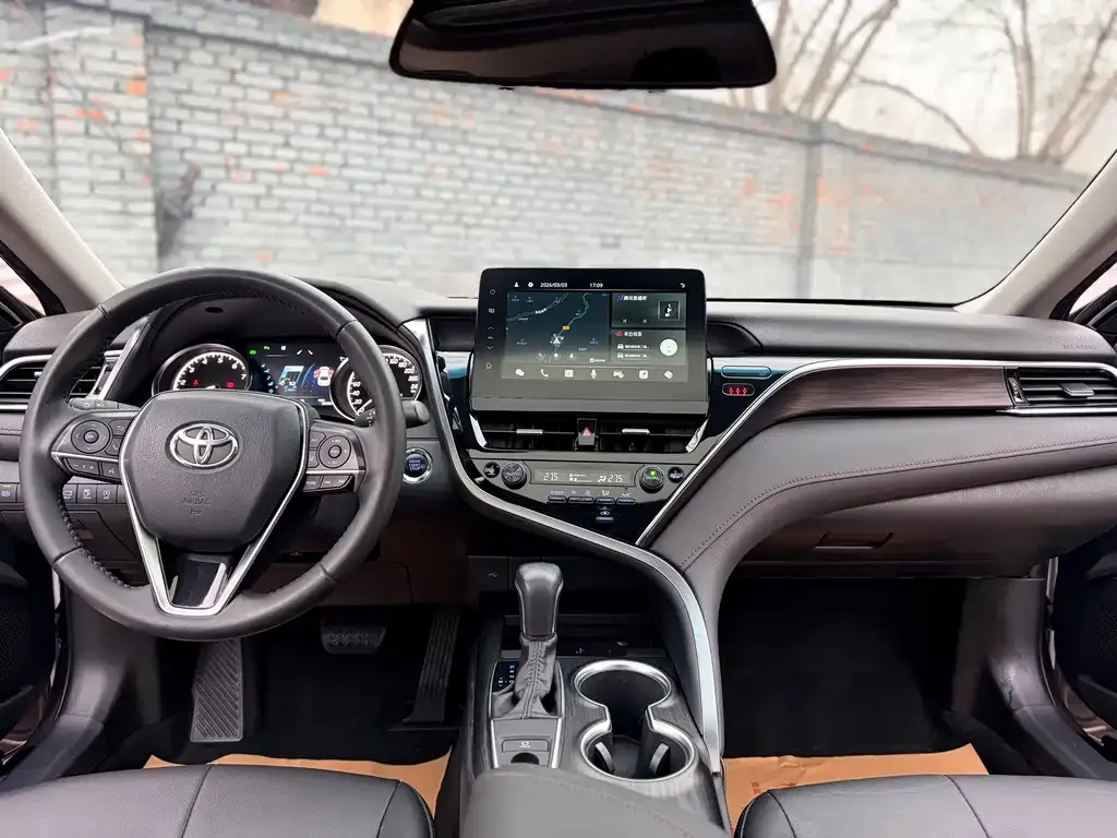Toyota Camry — фото 5