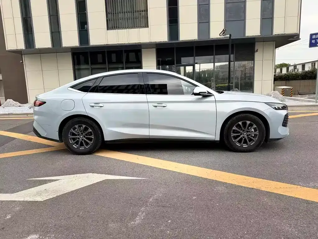BYD Qin L — фото 4