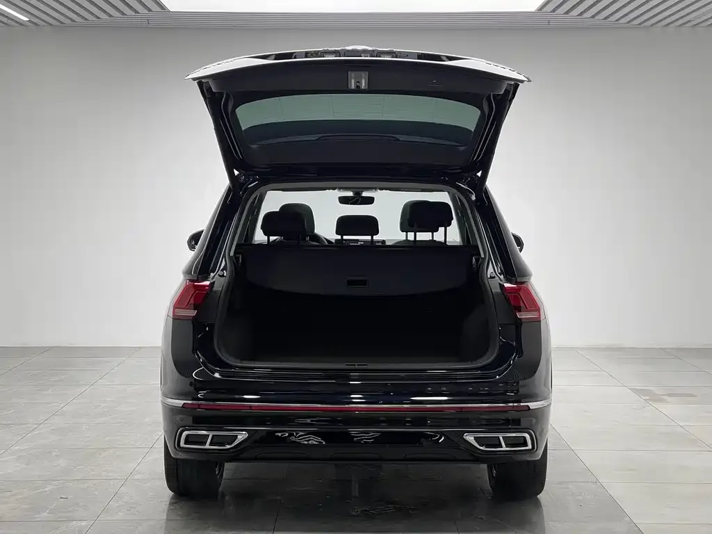Volkswagen Tiguan L — фото 2