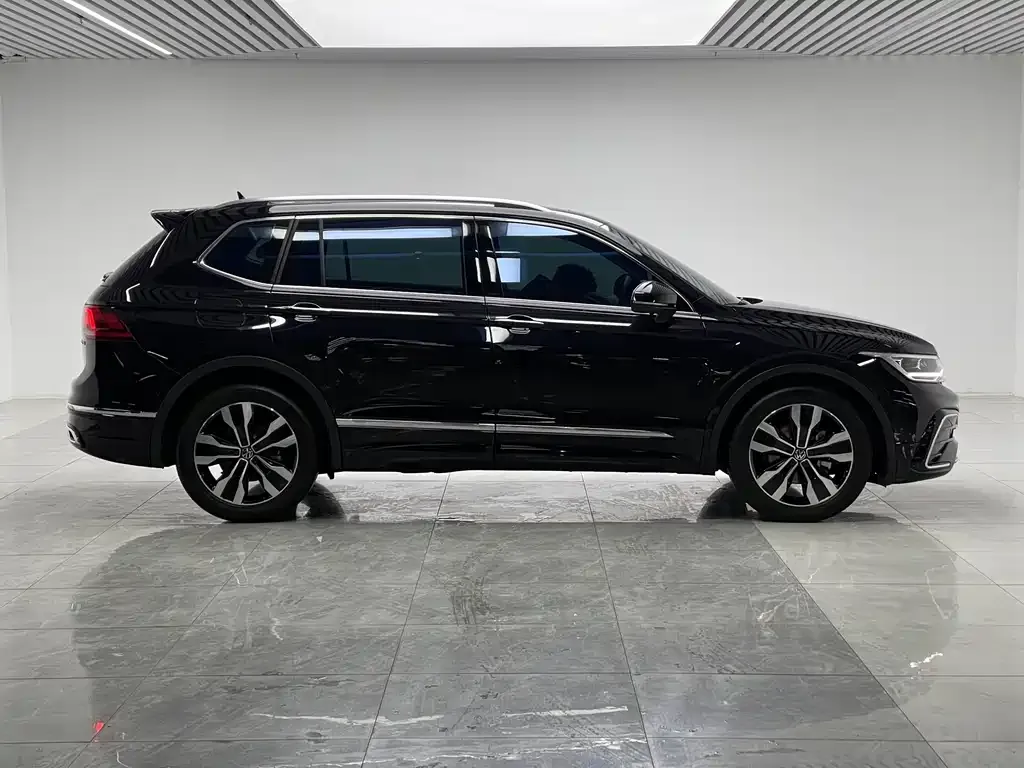 Volkswagen Tiguan L — фото 5