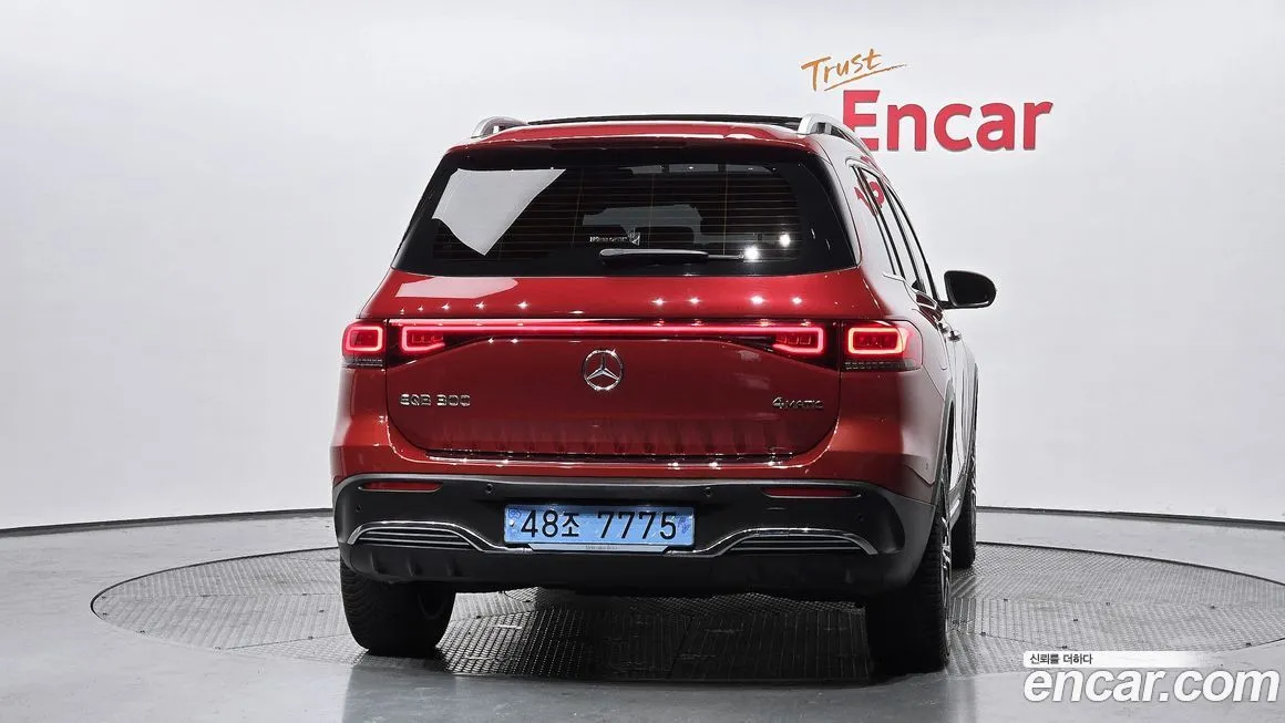 Mercedes-Benz EQB — фото 10