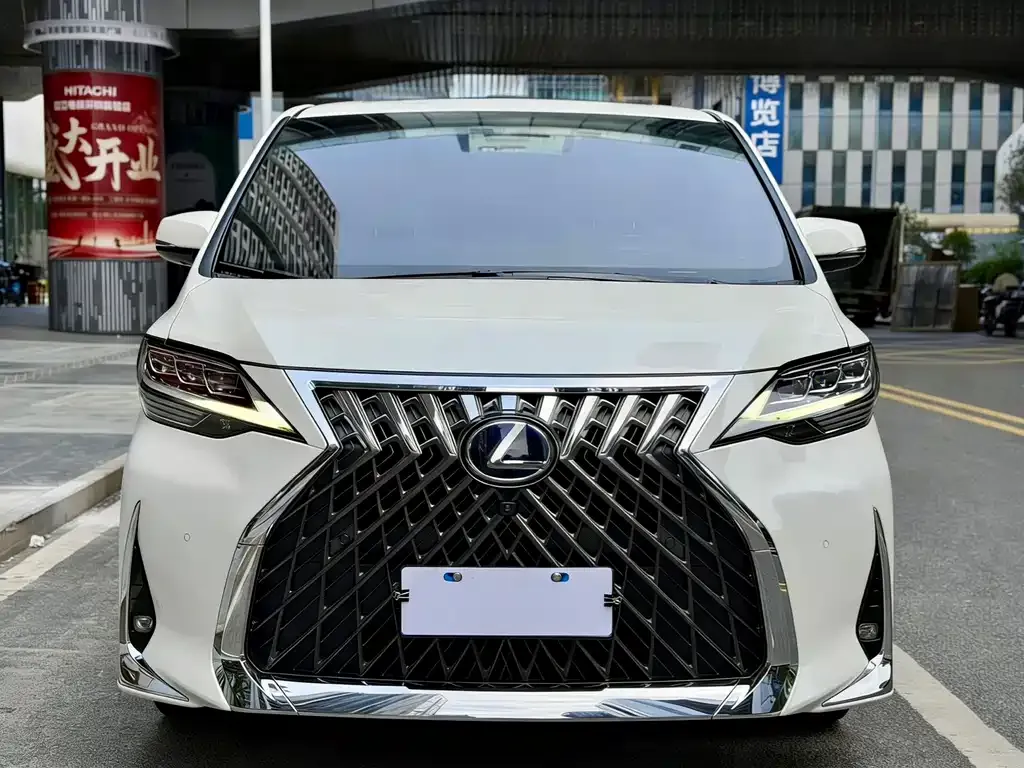 Lexus LM — фото 6
