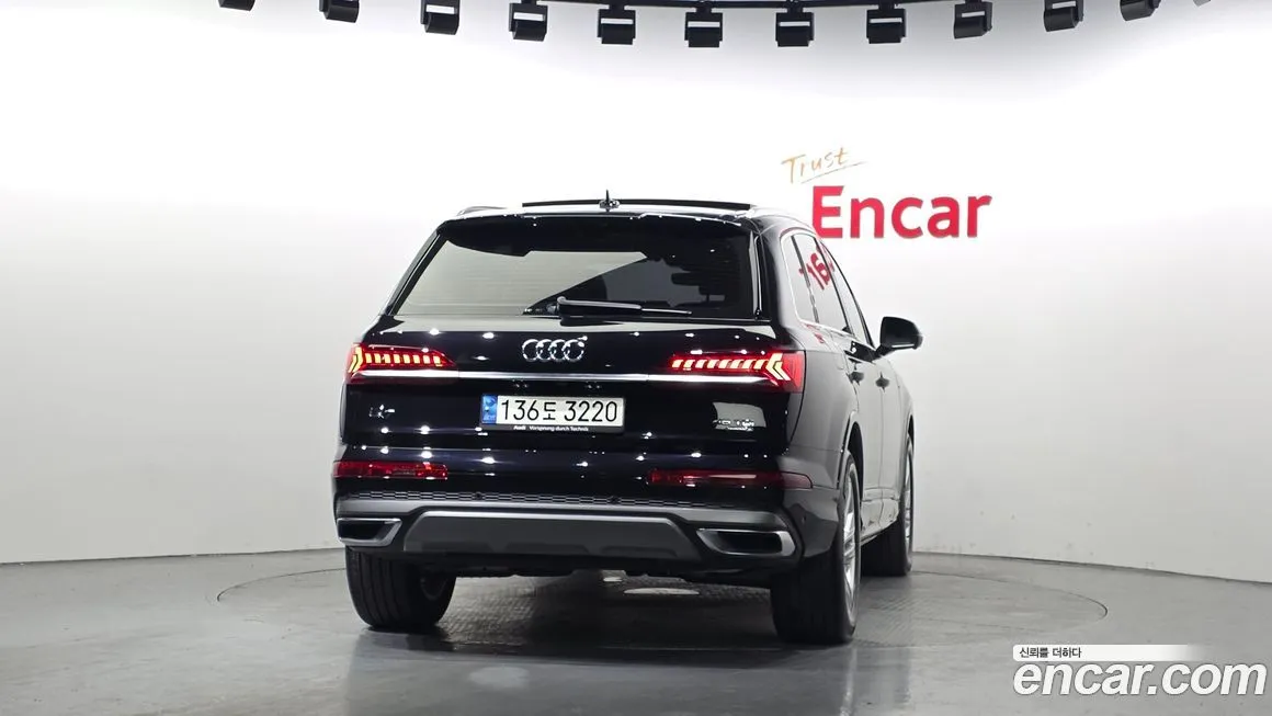 Audi Q7 — фото 9