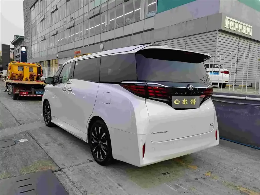 Toyota Alphard — фото 7