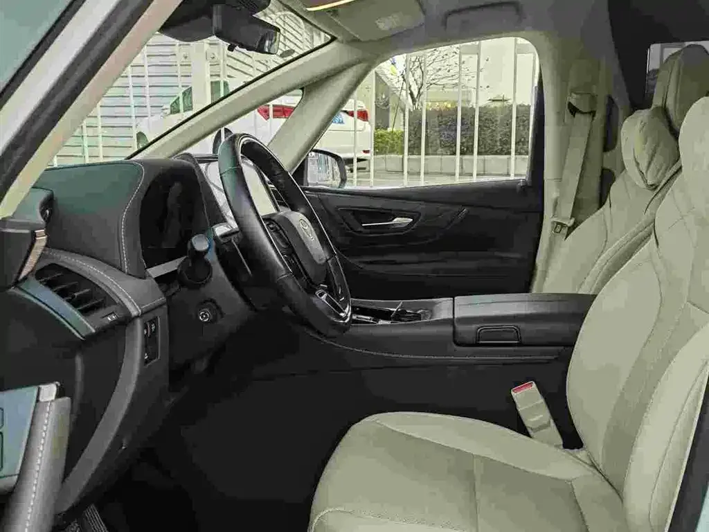 Toyota Alphard — фото 3