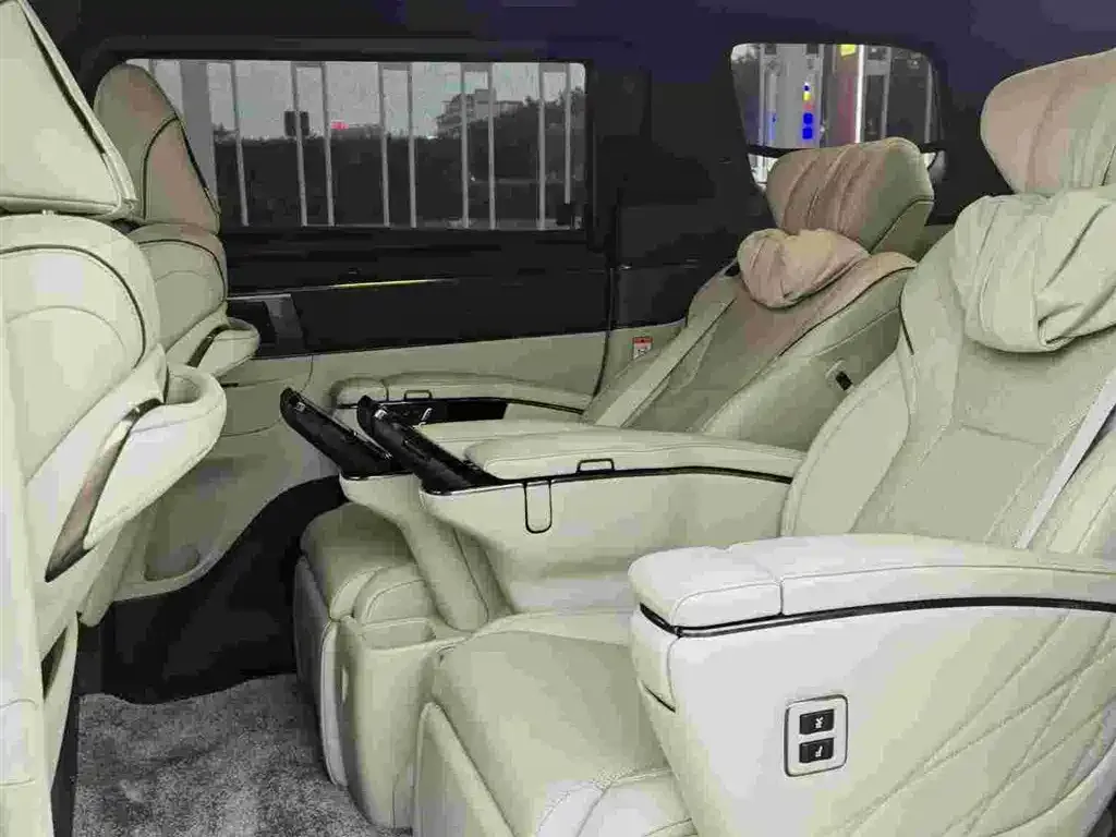 Toyota Alphard — фото 4