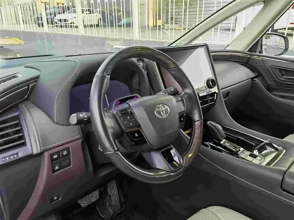 Toyota Alphard — фото 6