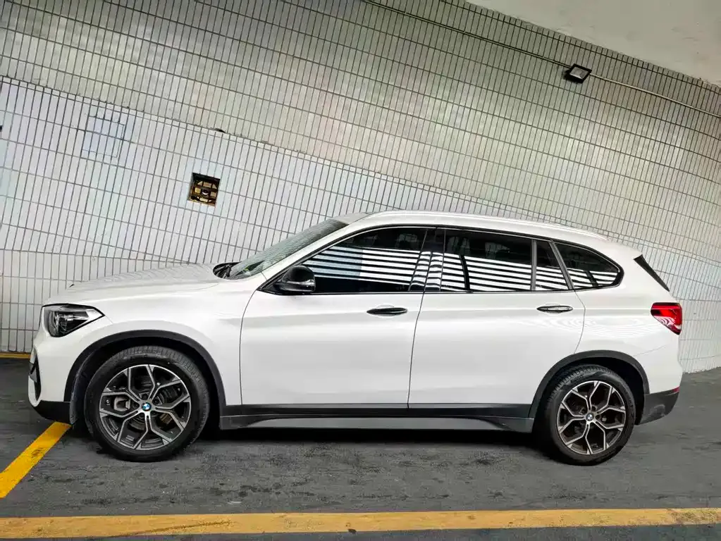 BMW X1 — фото 8