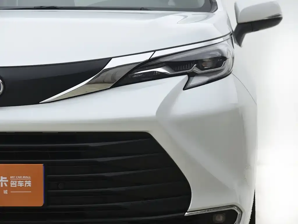 Toyota Sienna — фото 7