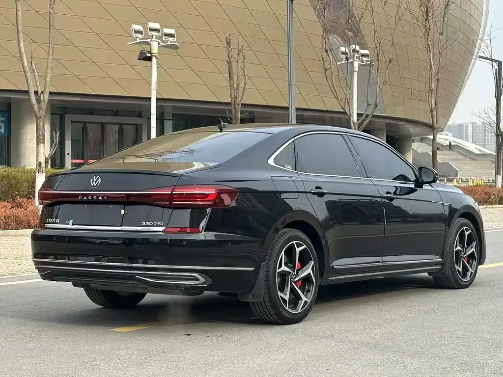 Volkswagen Passat — фото 8