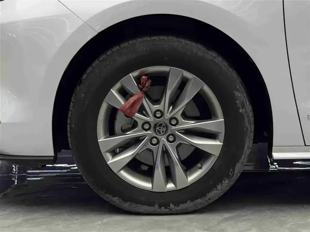 Toyota Sienna — фото 9