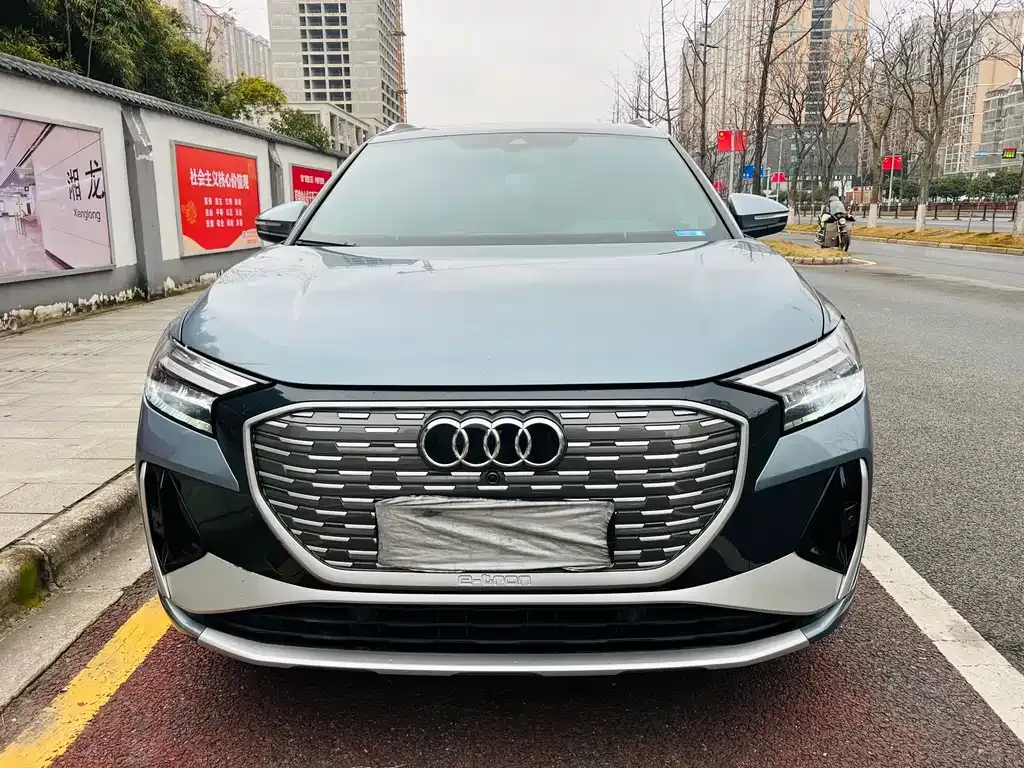 Audi Q4 e-tron — фото 7