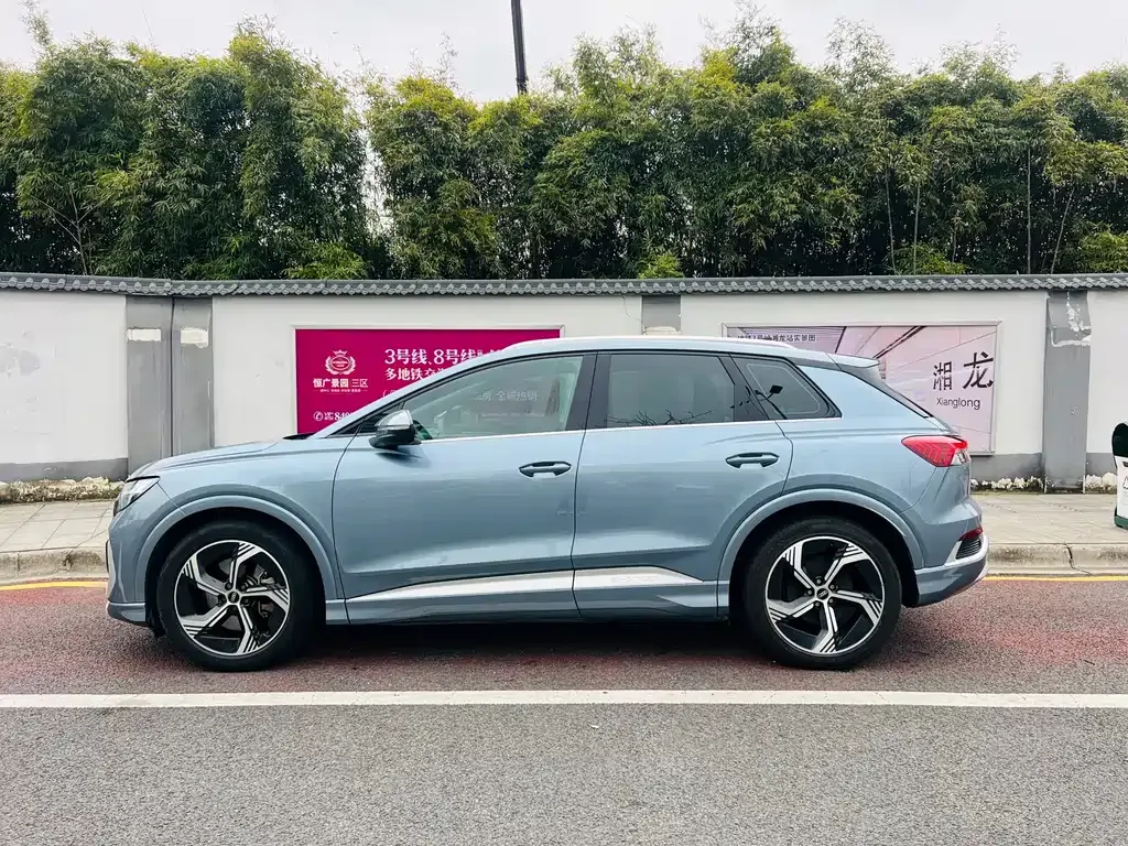 Audi Q4 e-tron — фото 8