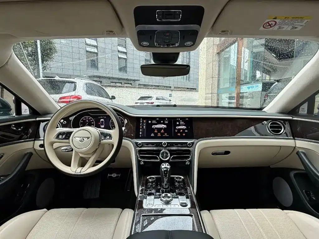 Bentley Flying Spur — фото 9