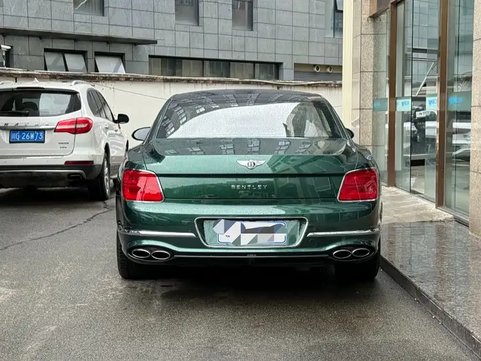 Bentley Flying Spur — фото 10