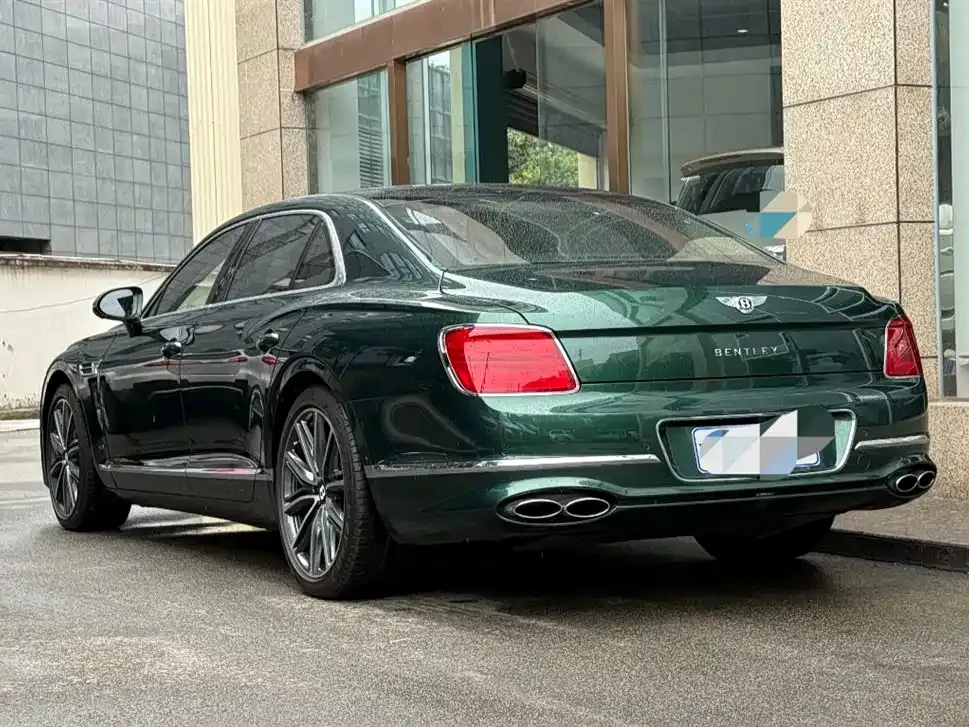 Bentley Flying Spur — фото 3