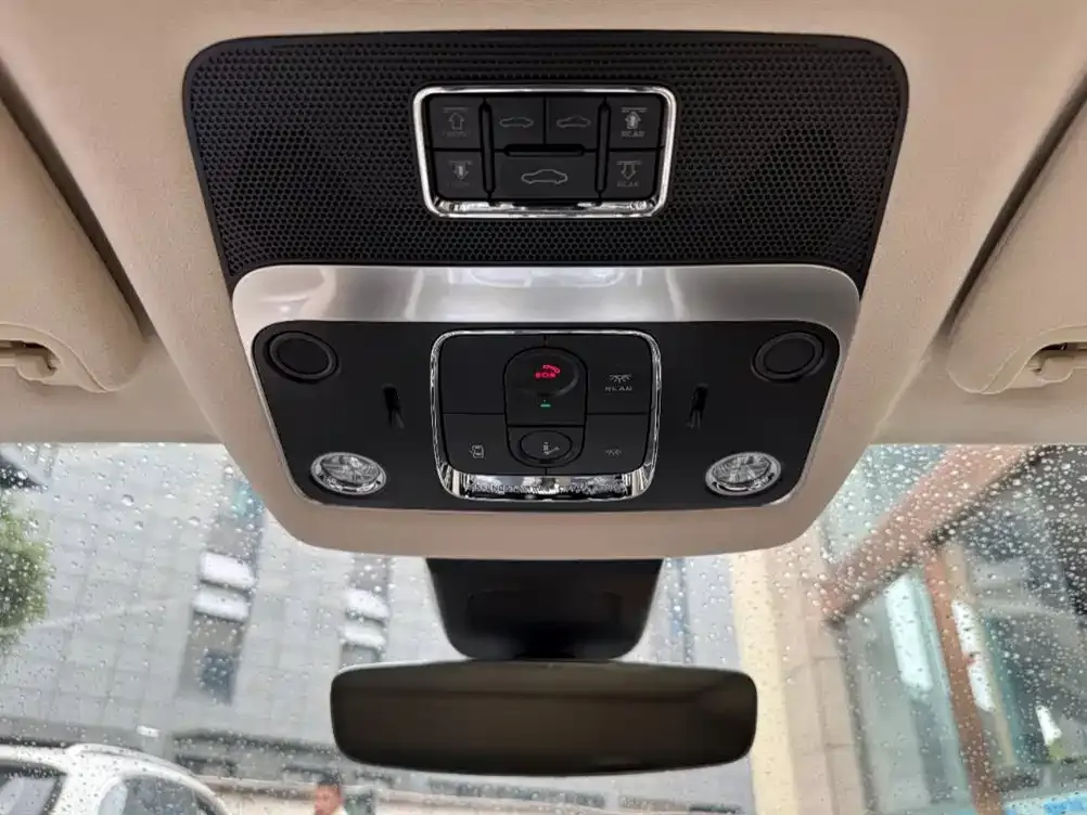 Bentley Flying Spur — фото 2