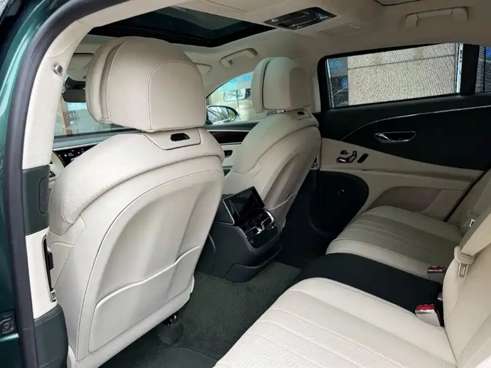 Bentley Flying Spur — фото 6