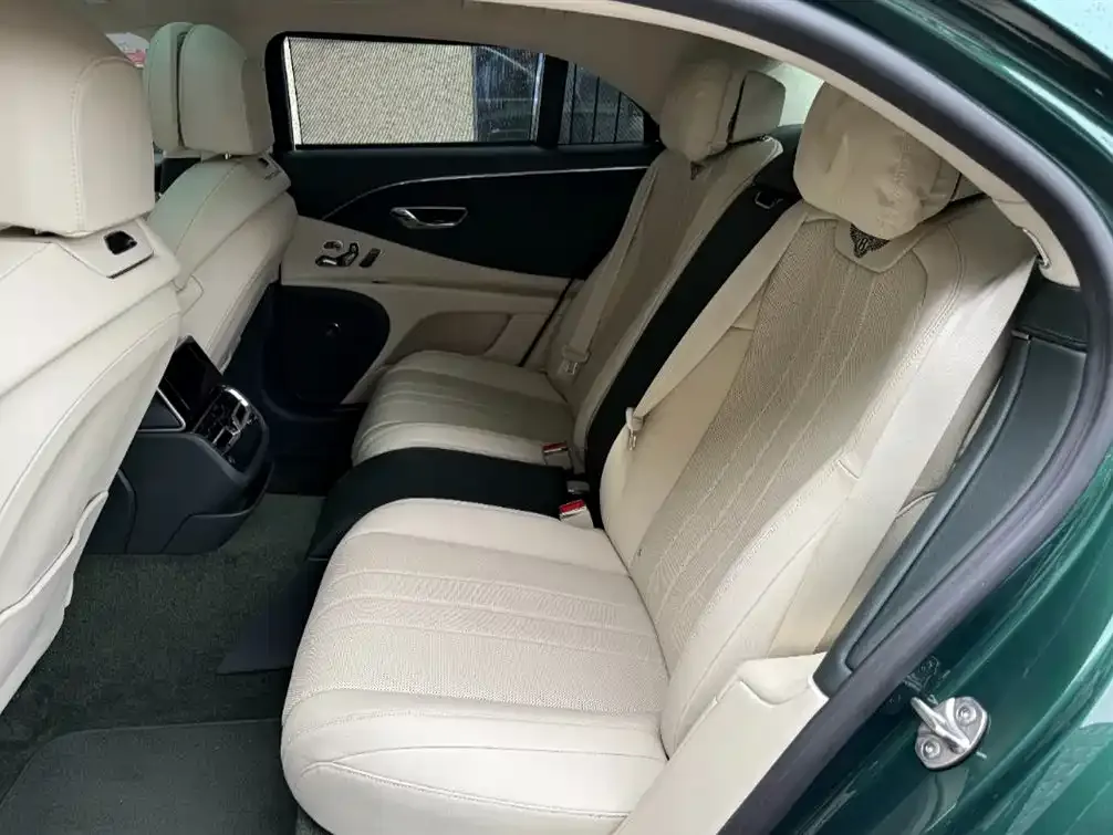 Bentley Flying Spur — фото 5