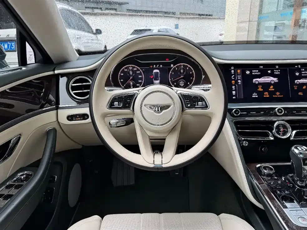 Bentley Flying Spur — фото 8