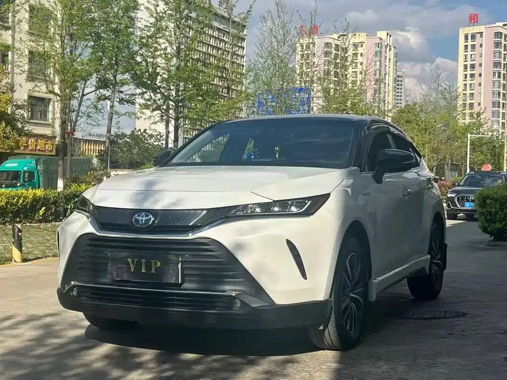 Toyota Harrier — фото 1