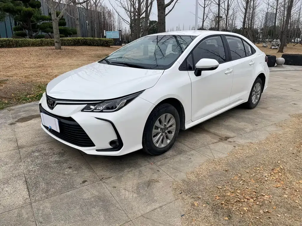 Toyota Corolla — фото 1
