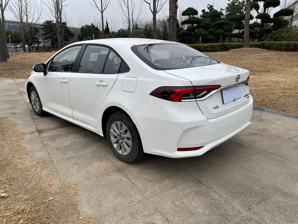 Toyota Corolla — фото 2