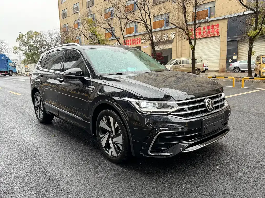 Volkswagen Tiguan L — фото 4