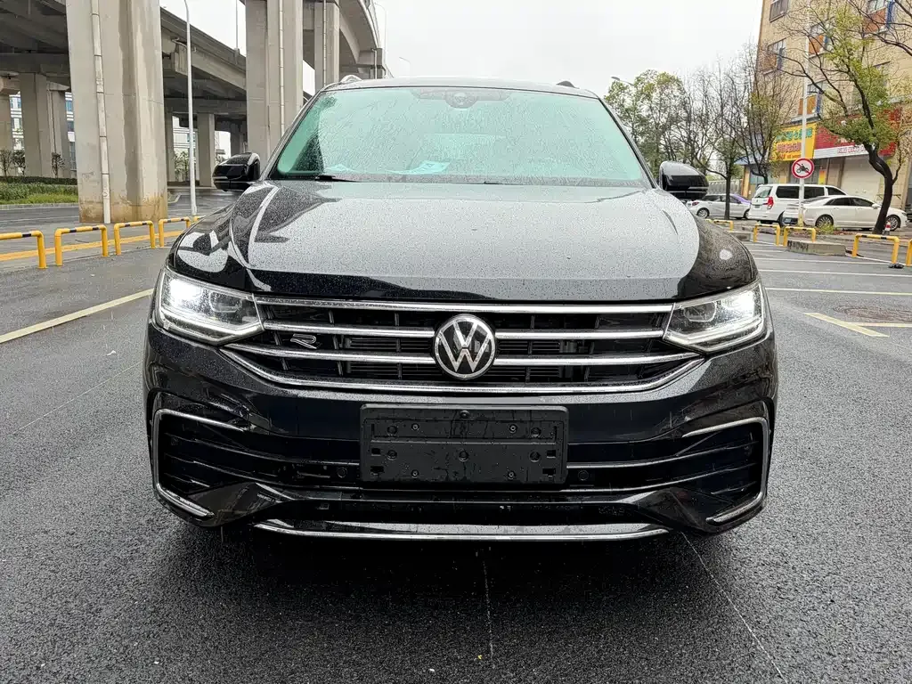 Volkswagen Tiguan L — фото 10