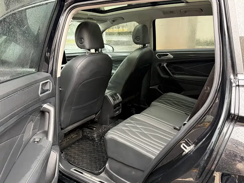Volkswagen Tiguan L — фото 2