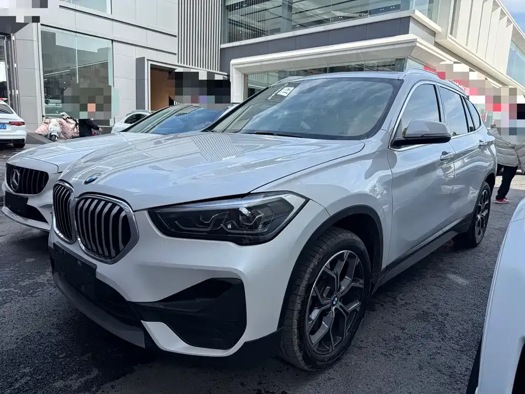 BMW X1 — фото 1