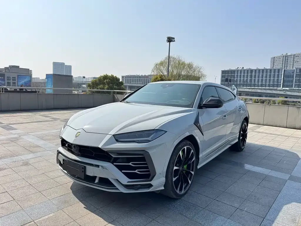 Lamborghini Urus — фото 1