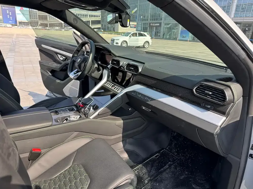Lamborghini Urus — фото 6